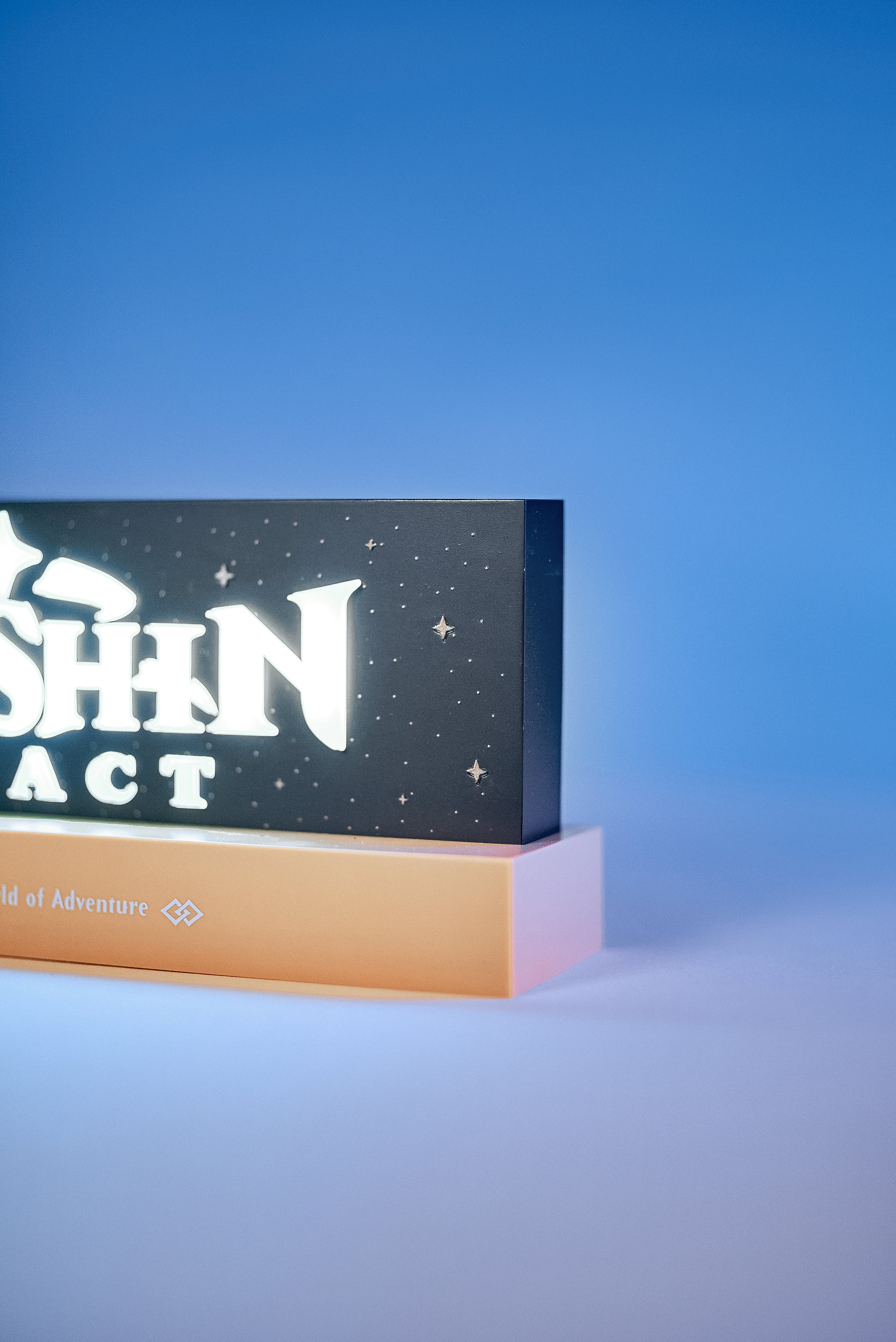 原神 Genshin Impact: The Official Licensed Light